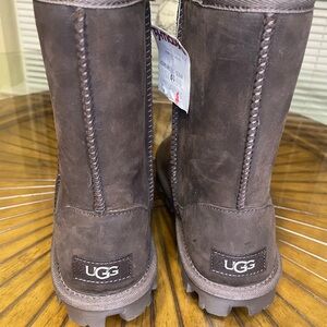 UGG Essential Short UGGpure NEW Wool Lined Leather Boot Size 5 1111513